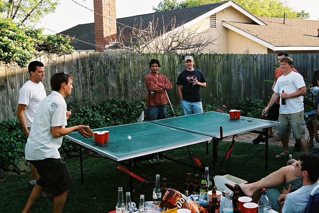 Beer Pong con palas de ping pong